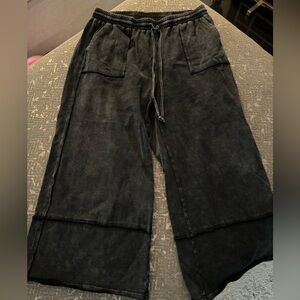 Like new, wide leg cotton pants